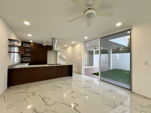 Casa En Venta Merida, Komchen En Privada, Entrega Inmediata.