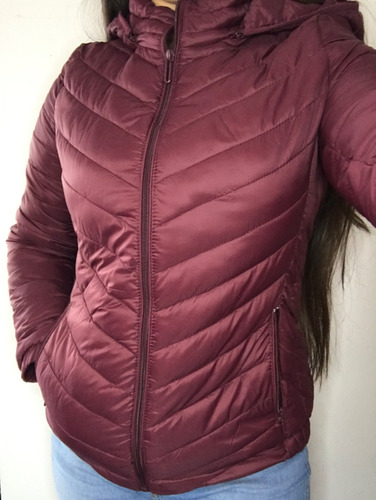 Campera Abrigo Liviana + Capucha + Bolsa De Guardado