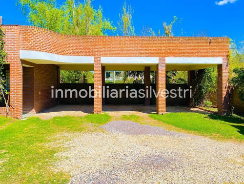 Imagen 2 de 25 de 465 Y 26 City Bell - Casa De 4 Dormitorios En Venta