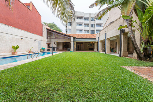 Residencia Exclusiva - Bo. Mcal Lopez - Venta