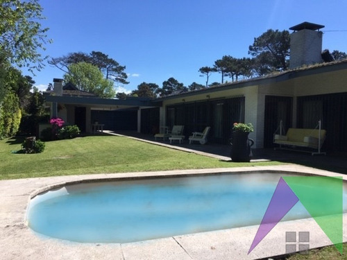 Venta Casa En Punta Del Este A 500 Mts Del Mar- Ref: 29914
