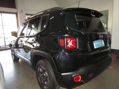 Imagen 7 de 12 de Jeep Renegade Sport (2017)