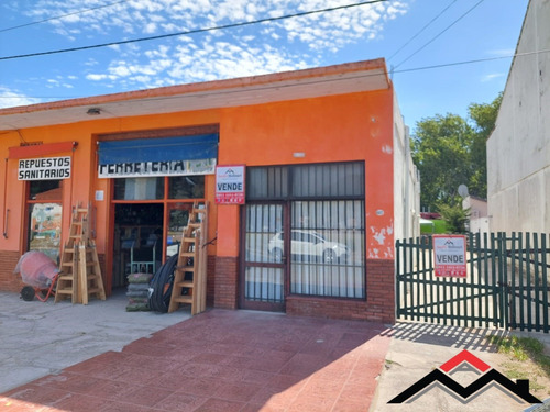 Calle 4 Nº 6827- Venta En Block + Con Fondo De Comercio Ferreteria En Actividad