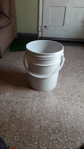 Imagen 2 de 4 de Cuñetes Pailas Tobos Plasticos C/tapa, Lisa 5 G .(nuevos)