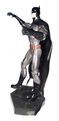 Figura De Colección 28 Cm Batman Com Base