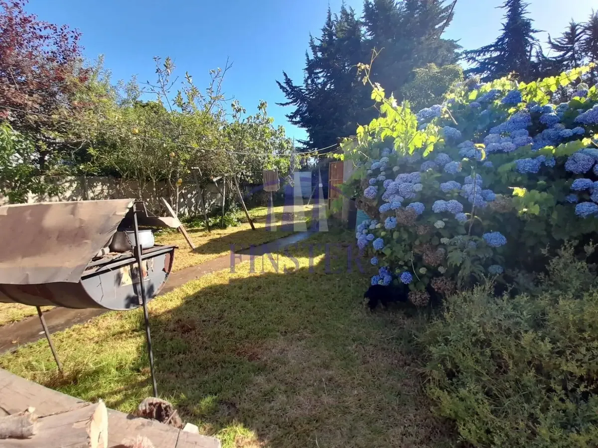 Imagen 1 de 12 de Gran Terreno Con Casa En Villa Las Condes De Loncura