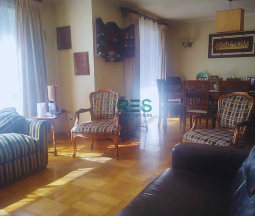 Casa En Venta De 4 Dorm. En Las Condes