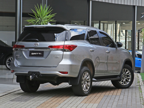 Toyota Hilux SW4 2.7 VVT-i FLEX SRV 7L 4X2 AUTOMÁTICO
