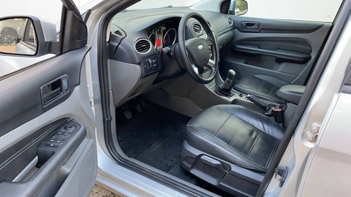 Imagem 3 de 8 de Ford Focus 1.6 Glx 8v Flex 4p Manual