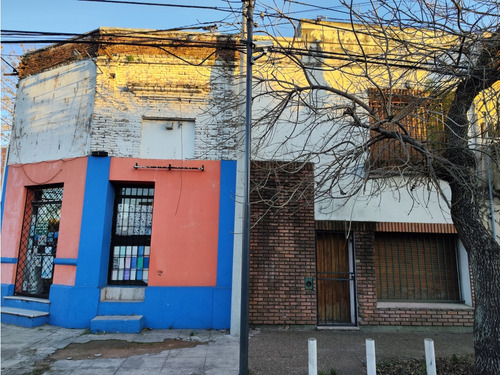 Casa Con Local Centrico Esquina