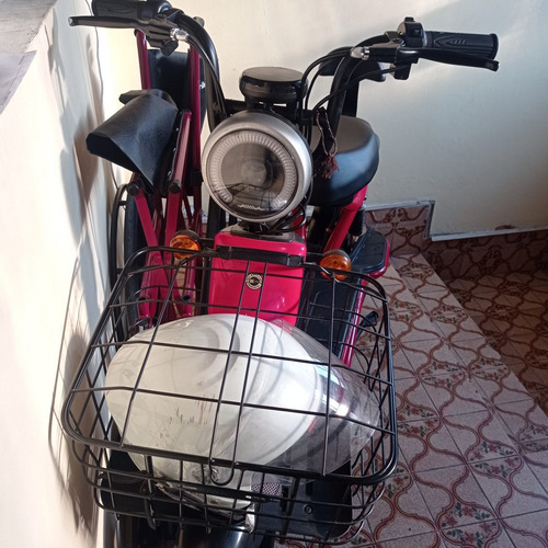 Imagem 1 de 3 de Scooter Elétrica
