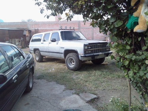 Suburban 1991