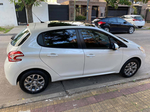 Peugeot 208 1.6 Allure Touchscreen 2016