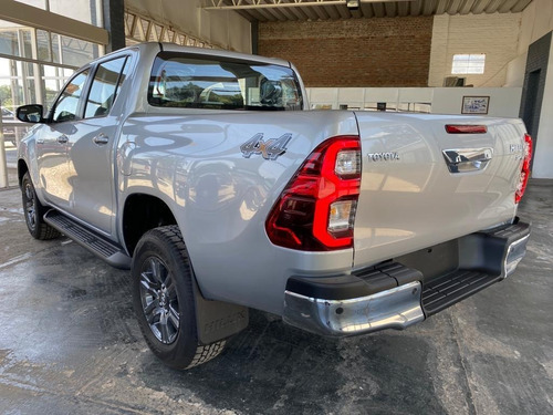 Imagen 5 de 12 de Toyota Hilux Srv 4x4 A/t 0km - Año 2022 Disponible