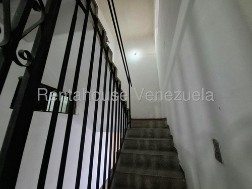 Edificio En Venta En Av Miranda Maracay Excelente Ubicacion 3 Niveles Deposito Areas Oficinas Ascensor De Carga Y Mas Alto Trafico Estef 25-12253