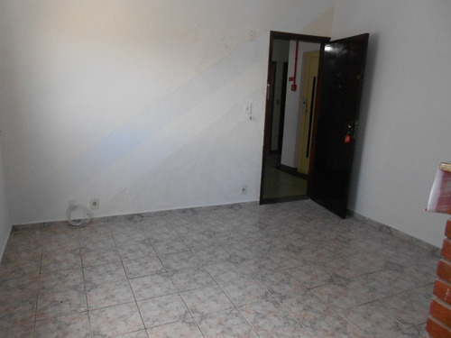 Imagem 4 de 20 de Apartamento 01 Dormitório Na Vila Mirim, Próximo Ao Mar.
