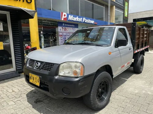 Nissan Np300 Frontier 2.4 Estacas 2013