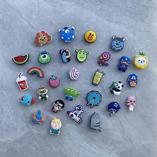 100 Pins Botons Para Crocs Aleatório (saldão) Kit Com Marvel