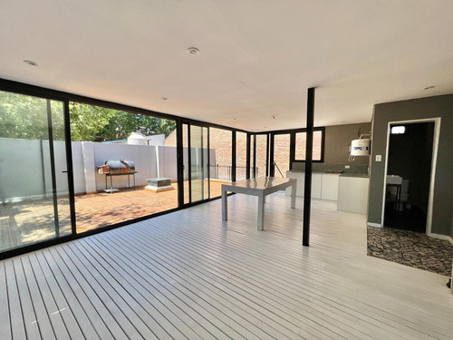 Imagen 21 de 25 de Imperdible Casa Hecha A Nuevo Con Terraza Propia A Cinco Cuadras Del Centro De Martinez.
