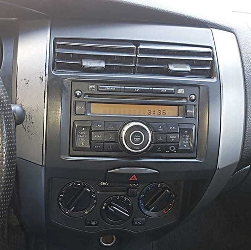 Imagem 7 de 13 de Nissan Livina 16s
