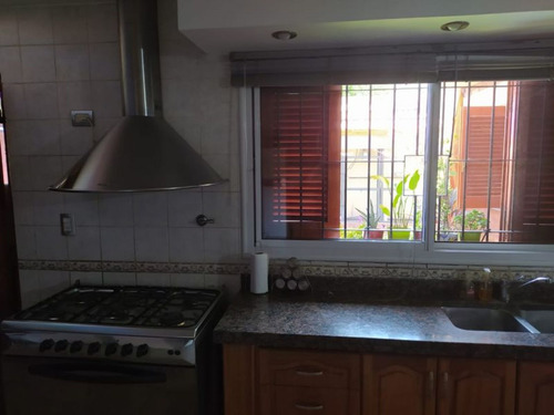 Imagen 9 de 22 de Venta De Casa De 3 Dormitorios En Los Hornos, La P