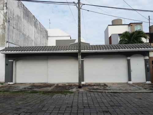 Casa En Venta Garage Para 3 Autos, Alberca - Granjas De La Boticaria