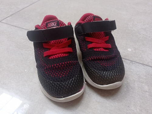 Zapatillas Nike Unisex. Talle 23.5. Buen Estado.