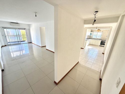 Departamento En Alquiler 3 Ambientes Con Cochera En Banfield Este