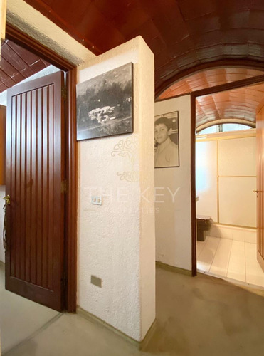 Casa En Venta De 4dorm, 3 Serv, Piscina, Jardin. En Vitacura