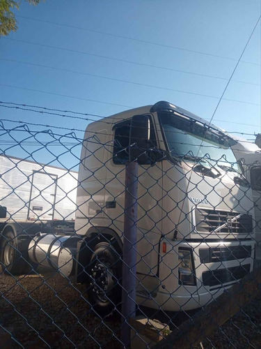 Imagem 2 de 15 de Volvo Fh 400 Toco 4x2 2009 Motor Novo
