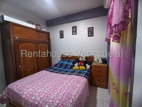 Erika Armeya Vende, Apartamento Ubicado En El Centro De Cabudare. Flex: 25-13615