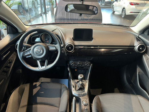 Imagen 14 de 20 de Mazda 2 Sport Tuoring 2023