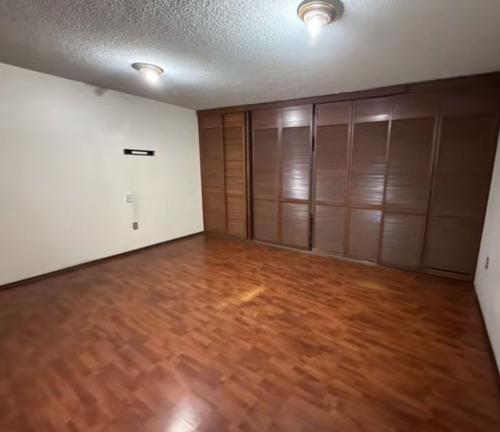 A 10 Min Del Metro Copilco, A 15 Min Del Centro Comercial Oasis Coyoacan, A 10 Min Del Estadio Olimpico Universitario A 10 Min De Plaza Loreto, Vías Rápidas De Acceso: Rio Churubusco, Periférico.