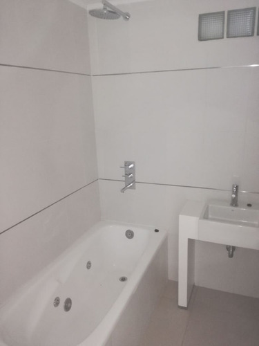Imagen 8 de 15 de Vendo Excelente Departamento 2 Dormitorios. Con Quincho Y Piscina. Cochera