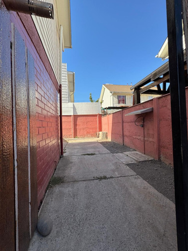 Arriendo Casa 3 Dormitorios Excelente Ubicación En Sta Cruz