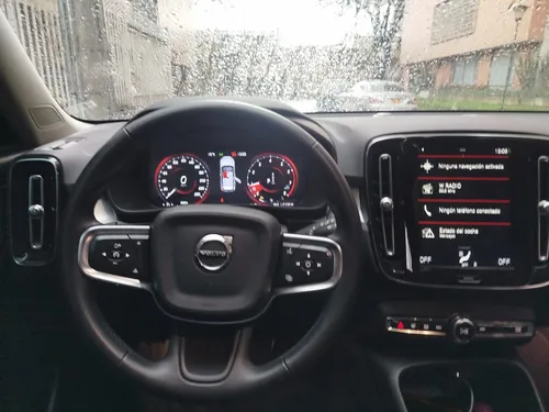 Volvo XC40 MONENTUM 2.0 TURBO AWD 2022