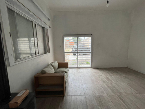 Casa En Venta - 2 Dormitorios 1 Baño - Cocheras - 300mts2 - La Plata