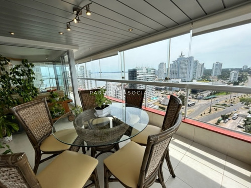 Venta En Mansa , Pent House  De 4 Dormitorios 