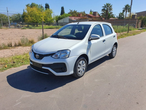 Toyota Etios 1.5 X (90cv) 5ptas.