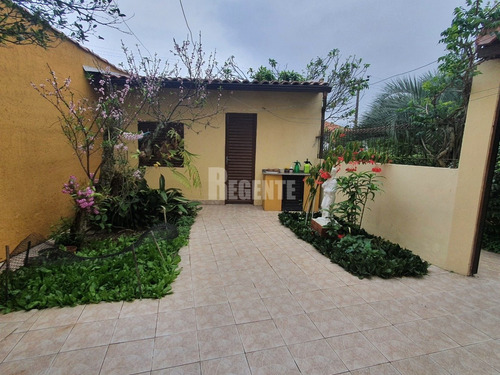 Imagem 3 de 15 de Casa A Venda Com 4 Quartos No Bairro Coqueiros Em Florianopolis - V-82581