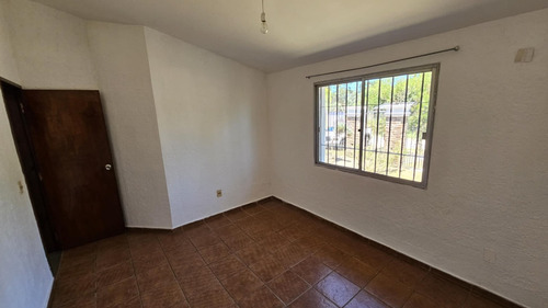 Ml Propiedades Alquila, Excelente Casa ,estilo Chalet Clásico De Dos Aguas, 2 Dormitorios, Jardín, Fondito, Calefactor Alto Rendimiento, A Pasos De Giannattasio.