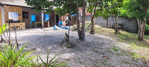 Vendo Uma Casa Contendo 02 Lotes Medindo 10x40 Cada
