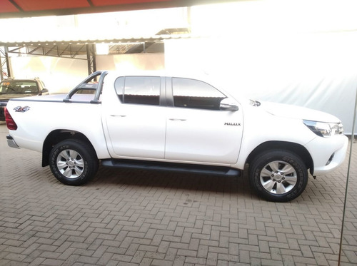 Imagem 10 de 14 de Toyota Hilux Caminhonete 2.8 16v Srv 4x4 Diesel Cabine Dupla