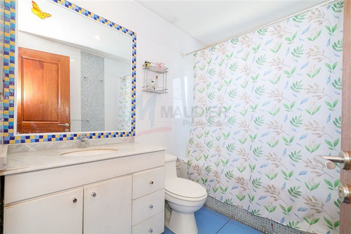 Casa En Venta De 5 Dorm. En Las Condes