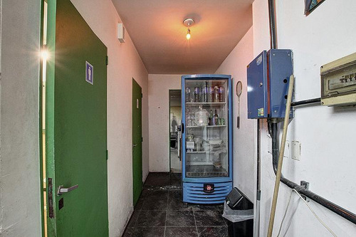 Local Emplazado En El Barrio De Recoleta, A Metros De Av Las Heras, Y Del Cementerio De La Recoleta
