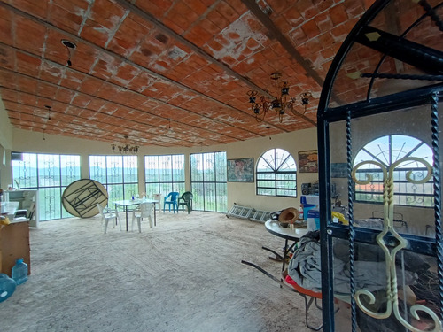 En Venta Terreno De 10,320.51 M2 Con Casa E Instalaciones Al Pie Del Cerro Del Picacho