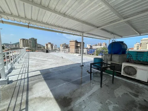 Edificio Comercial Maneiro