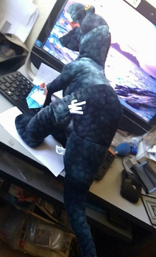 Toy Factory Jurassic World 20 Inches Plush Blue Raptor (Usado)