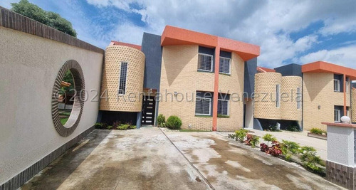 Townhouse Venta  Con Gas Directo, Pozo De Agua Y Planta Electrica Areas Comunes Sabana Del Medio San Diego Carabobo Leida Falcon  Lf24-18982