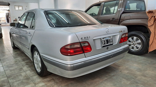 Imagen 6 de 10 de Mercedes Benz E320 Cdi Automático 2001